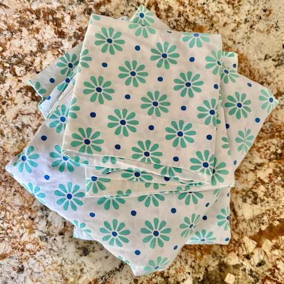 POTTERY BARN TEEN | Teal/Blue Daisy Dot Queen Sheet Set - Picture 1 of 4